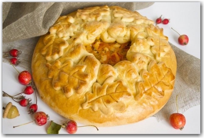 Пирог с курицей и овощами
