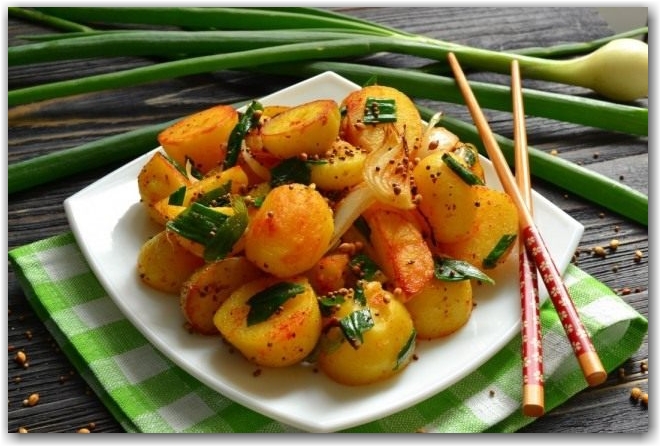 Жареный молодой картофель в специях по-индийски
