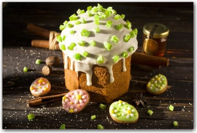 Кулич пасхальный с мёдом и цукатами