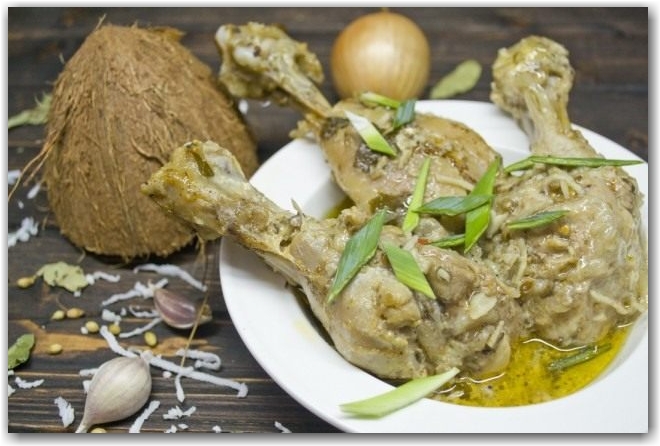 Карри с курицей и кокосом